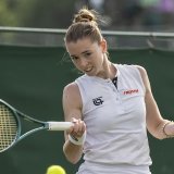Simona Waltert a franchi le cap du premier tour des qualifications à Wimbledon. KEYSTONE/ALESSANDRO DELLA VALLE